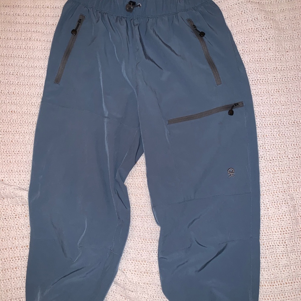 Cargo capri joggers with elastic